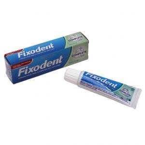 Kleefpasta Fixodent vastzetten gebitsprothese