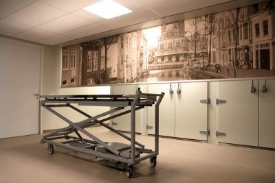Koelcel met print persoonlijk verzorgingsruimte mortuarium