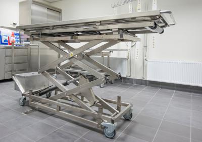 Hef en sectietafel verzorgingsruimte mortuarium