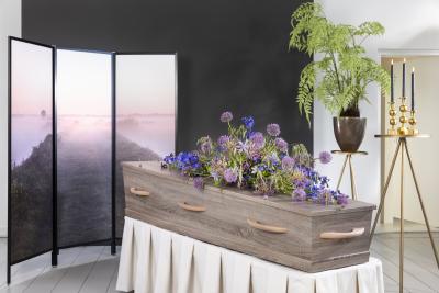 Multikoeling met draperie en rouwscherm
