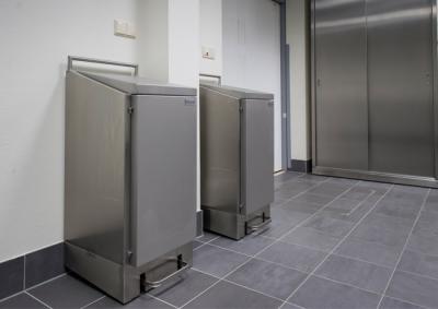 RVS Afvalbakken verzorgingsruimte mortuarium