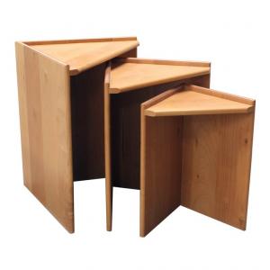 Driehoektafel set rood Hoogte 59 54 en 47cm 1 set.jpg