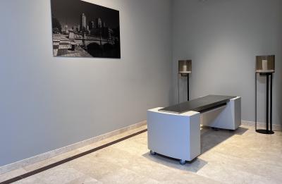 Opbaarmeubel met koelplaat uitvaartcentrum