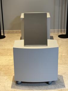 Opbaarmeubel met koelplaat uitvaartcentrum