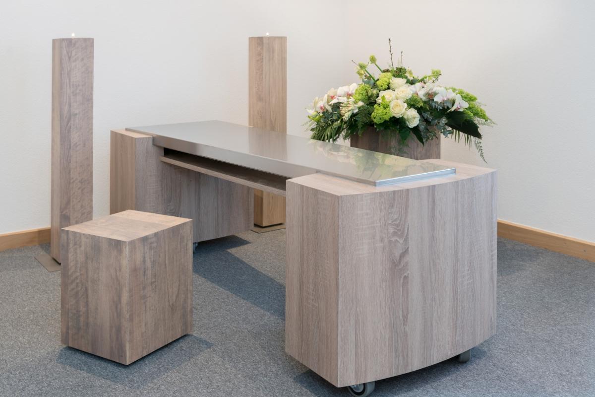 Opbaarmeubel kandelaar bijzettafel