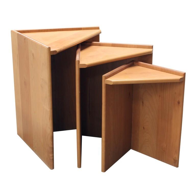 Driehoektafel set rood Hoogte 59 54 en 47cm 1 set.jpg
