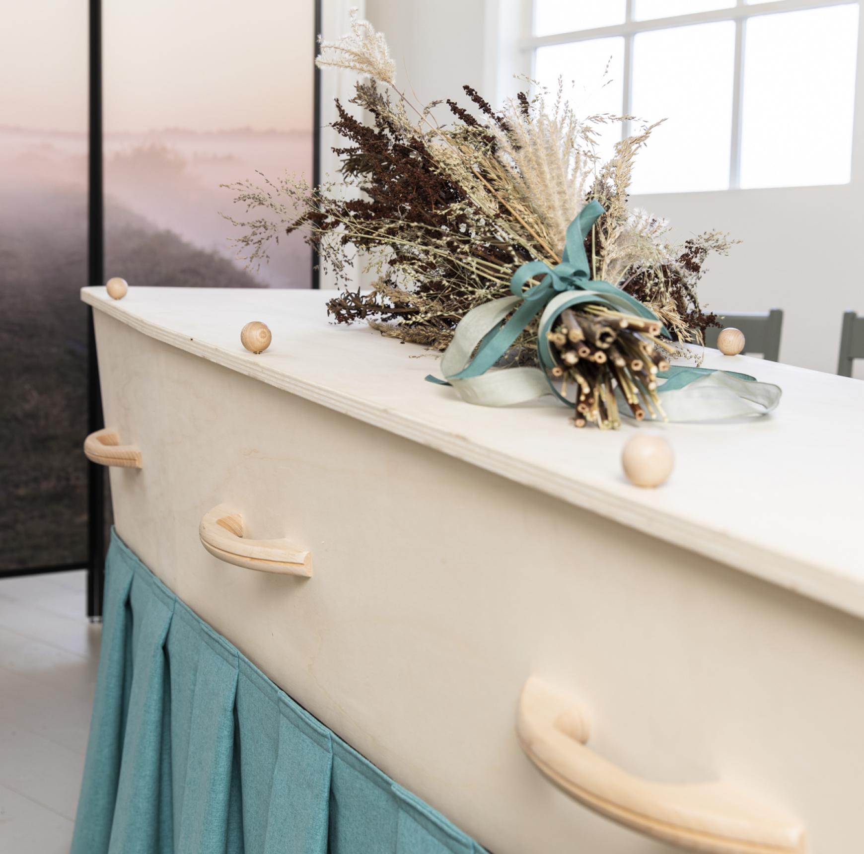 Droogbloemen met bijpassend lint uitvaart thuisopbaring